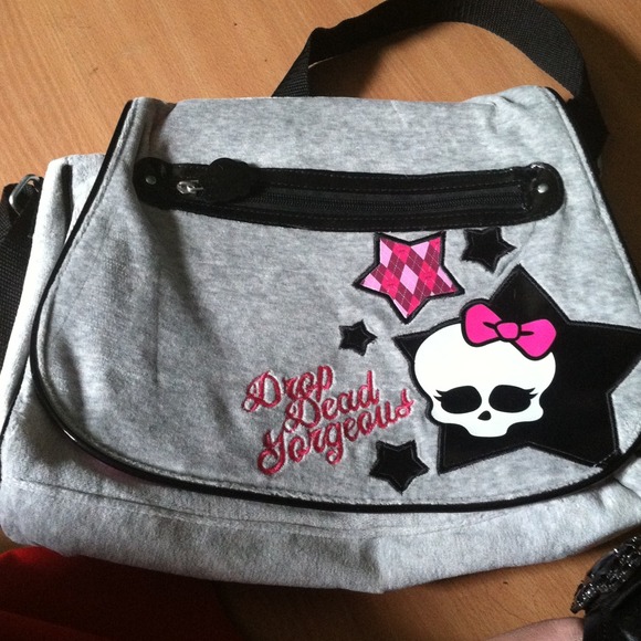 Reserved for mdizzzle Monster high messenger bag