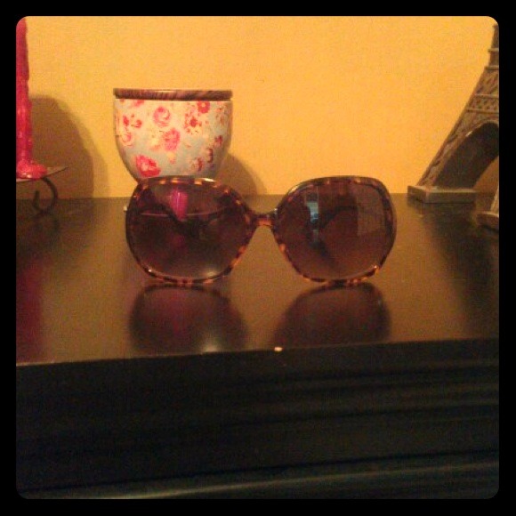 SOLD Nine West sunnies!