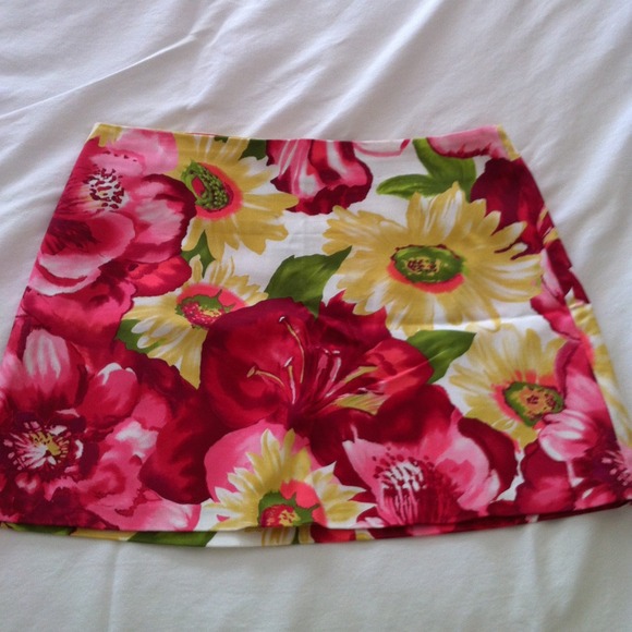 Mini skirt - Picture 1 of 2
