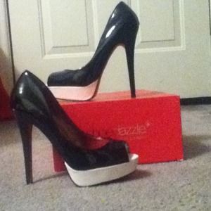 NWT* Vogue-- Shoedazzle