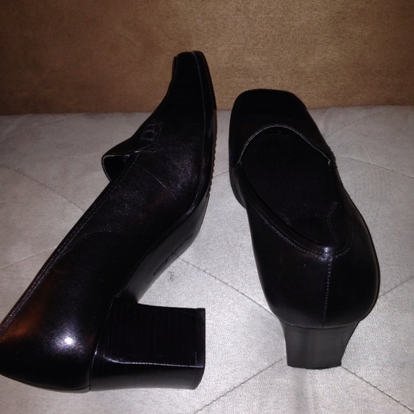Nwt Easy spirit black leather heels,sz 7.5 - Picture 2 of 4