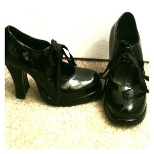 ~REDUCED~ Hot Topic Patent Leather Mary Janes