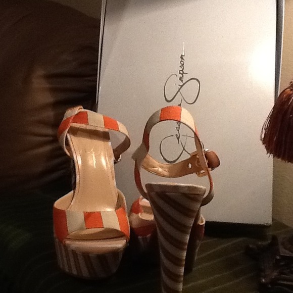 Like brand new Jessica Simpson platform pumps - Picture 2 of 4