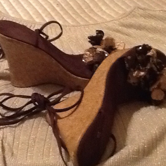 nice worn twice 4.inch wedge heels (comfortable) - Picture 2 of 4