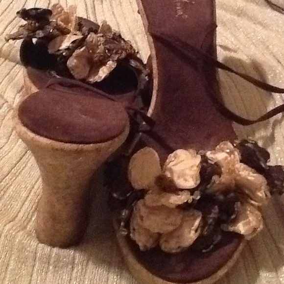 nice worn twice 4.inch wedge heels (comfortable) - Picture 4 of 4