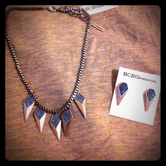Necklace + matching earrings set!!