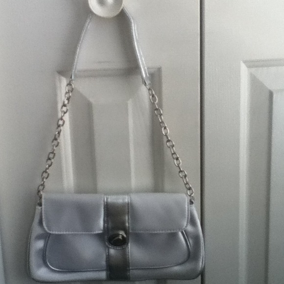 Silver purse- FREE WITH BUNDLE PRICE