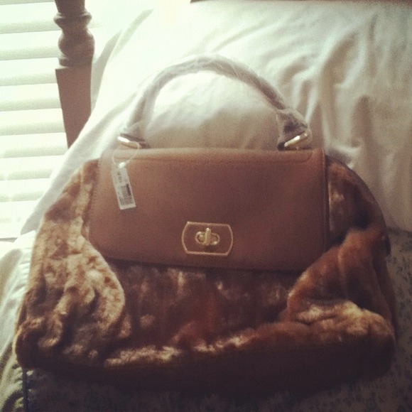 My furry purse!! I love this one ;'(
