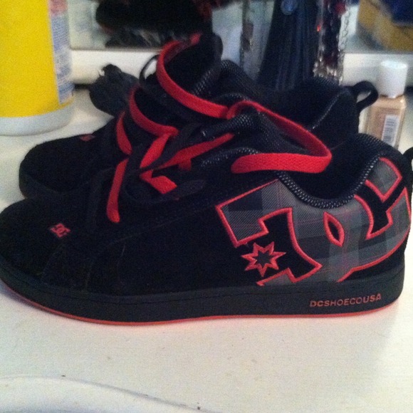 REDUCED DC shoe co USA sneakers