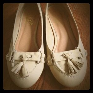 **SOLD**Tan Loafers @iheartnoah