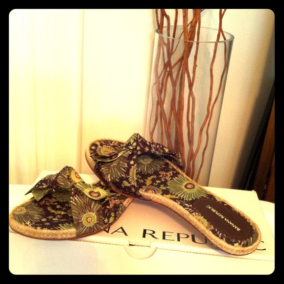 🍃Brand New🍂kiTTen sandals🍃