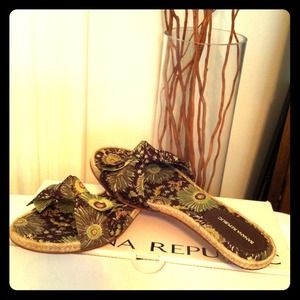 Banana Republic Shoes - 🍃Brand New🍂kiTTen sandals🍃 Banana Republic Shoes - 🍃Brand New🍂kiTTen sandals🍃