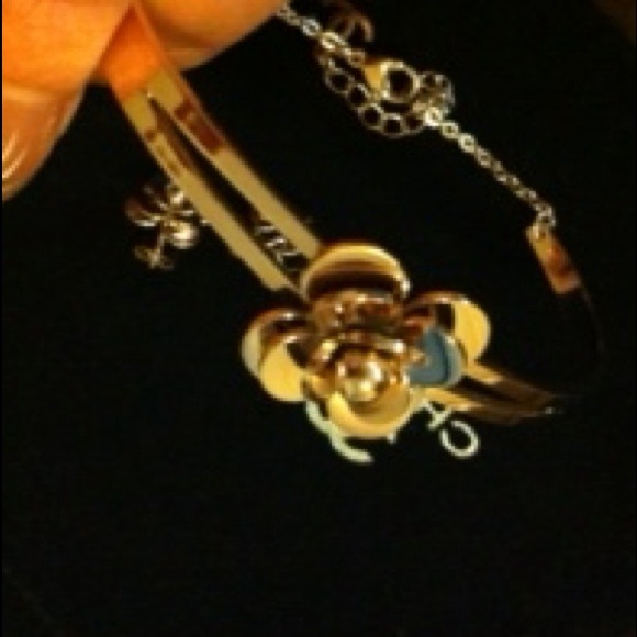 ⛔Sold⛔14k Rose Gold Plated Bracelet & Earring Set - Picture 4 of 4