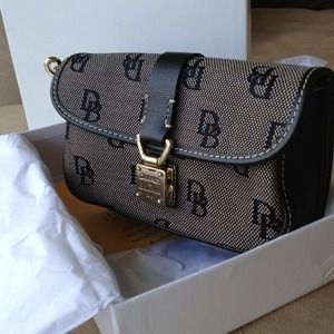Authentic dooney and bourne clutch