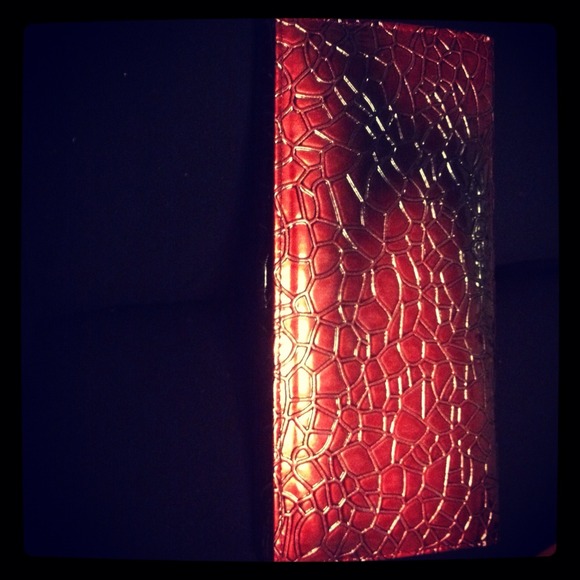 Awesome floral etched red-black ombré wallet.