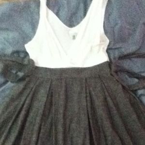 a size.12  or Lg it is 36 inches long