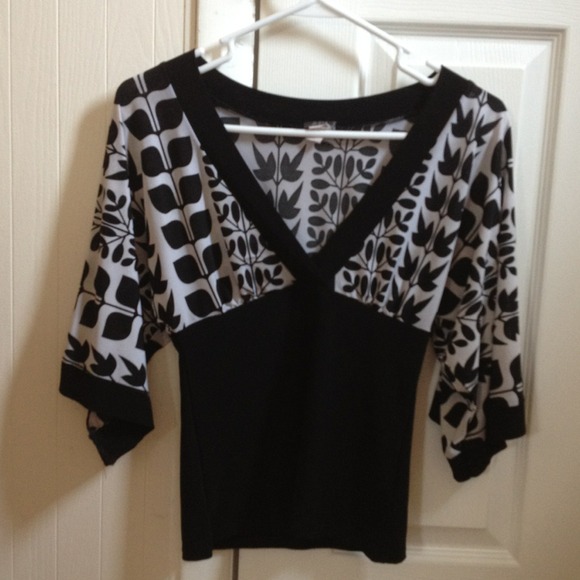 RESERVED @garmingirl Sexy black and white low cut