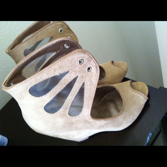 Bundle: wedges+bowtie dress reserved 4 @islandgrl8