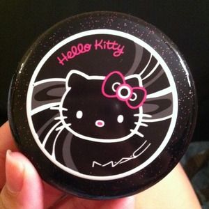 Hello kitty MAC powder