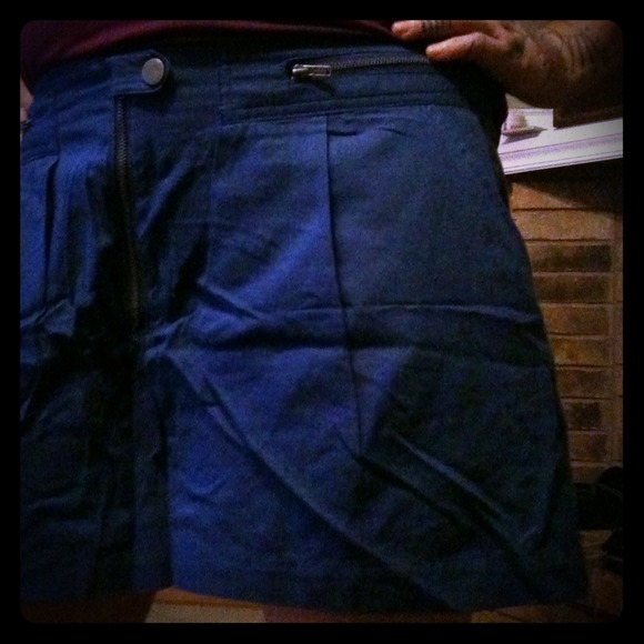 Navy blue front pleated shorts