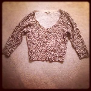 🌟New post! Fitted cheetah buttoned  sweater.