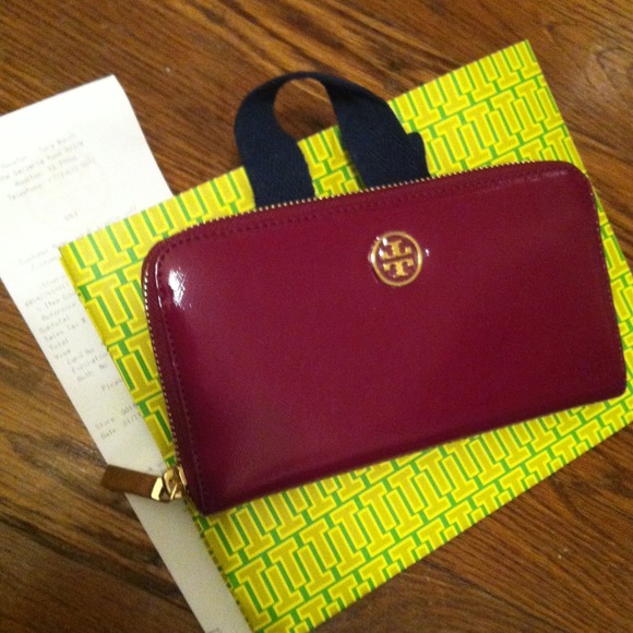 SOLD--- Tory Burch continental wallet