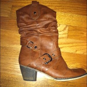 💢RESERVED for @nicolec0625💢Brown boots