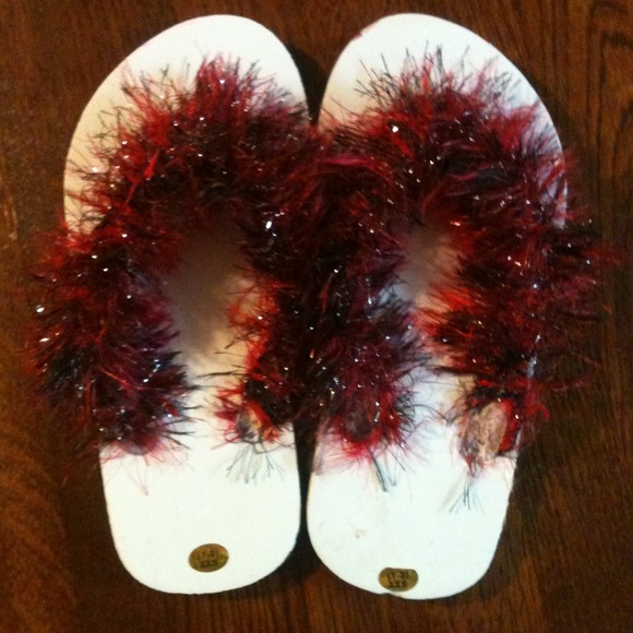 White flips with red and black around the strap - Picture 1 of 1