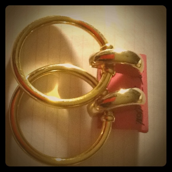 Large hoops gold by Betsy Johnson - Picture 1 of 3