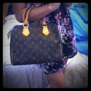 Authentic Louis Vuitton purse!!