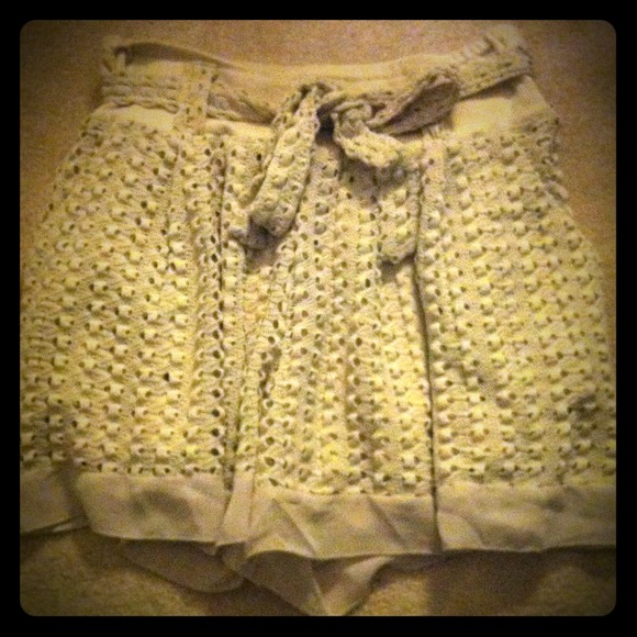👆Beige Shorts