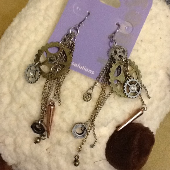 I'm selling vintage cogwheel earrings!