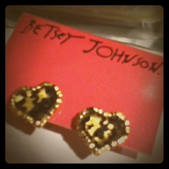 BRAND NEW Betsey Johnson earrings <3