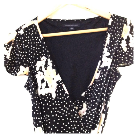 🚫Sold in bundle...So pretty!! BR Black wrap dress