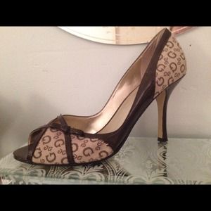✈Very Reduced!! Brown Guess peep toe pumps
