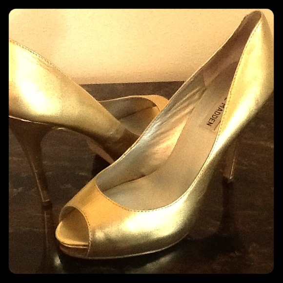 Gold open toe Steve Madden pumps