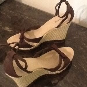Brand new - Cute brown and beige wedges