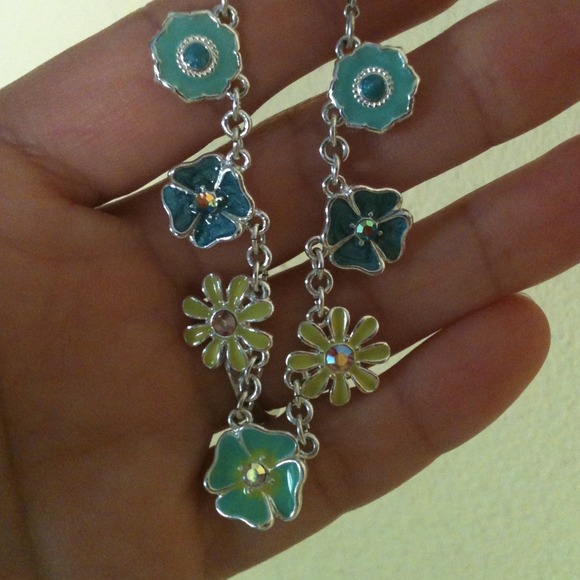 Pretty necklace♦♦RESERVED for arrodgers 11♦♦