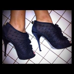 HOT Steve Madden lace booties!