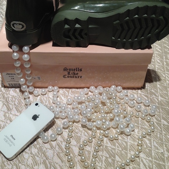 New Juicy Couture Slick olive green rain boots! - Picture 2 of 4