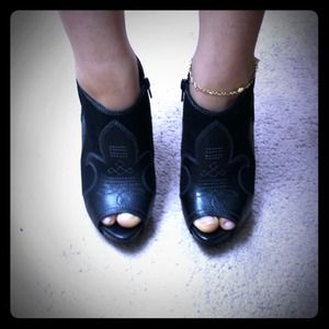 *SOLD* Black heels- Never worn. Make me offers!