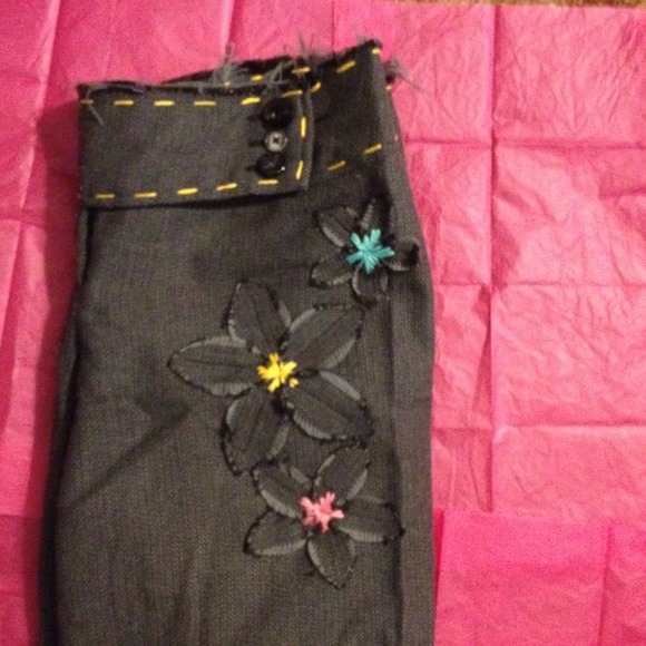 Black and grey patterned mid-calf pants. - Picture 2 of 2