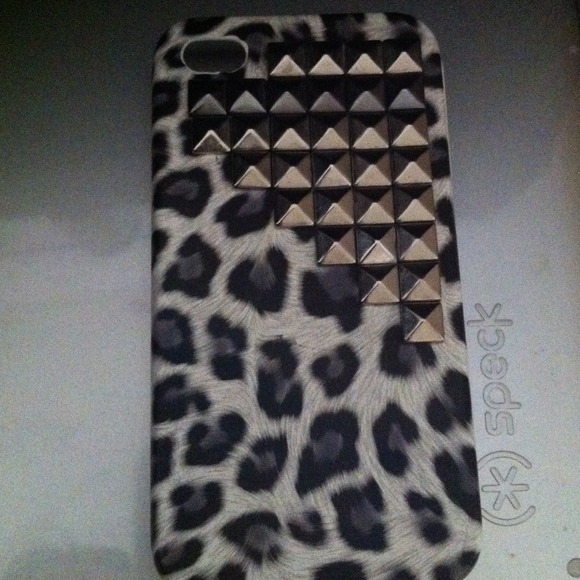 💢SOLD💢iPhone 4 leopard studded case