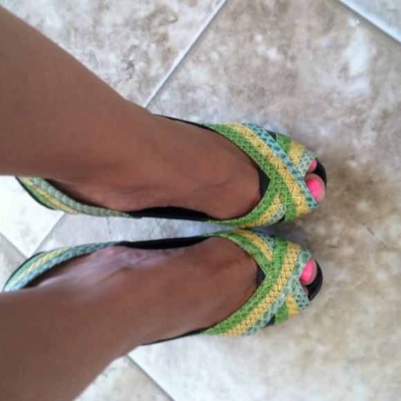✋✋TRADED✋✋open toe pumps