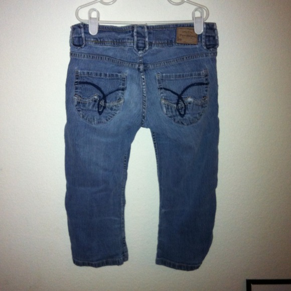 Distressed Capri pants - Picture 2 of 3