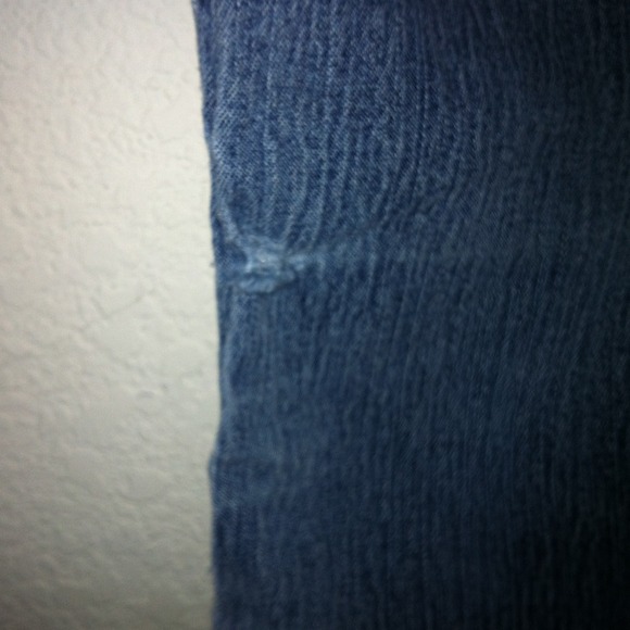 Distressed Capri pants - Picture 3 of 3