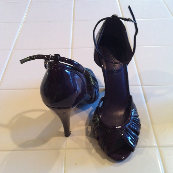 Heels - Picture 2 of 2