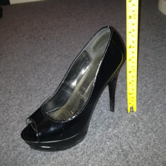 🔥 Black 5 inch patent leather pumps - Picture 2 of 2