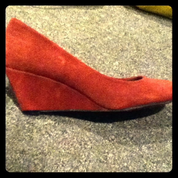 BURGUNDY WEDGES