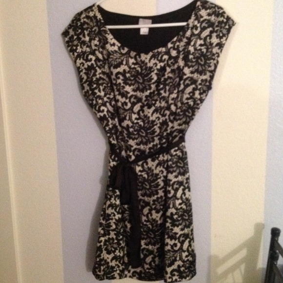 ❌reserve for whitney❌H&M dress and High low tank